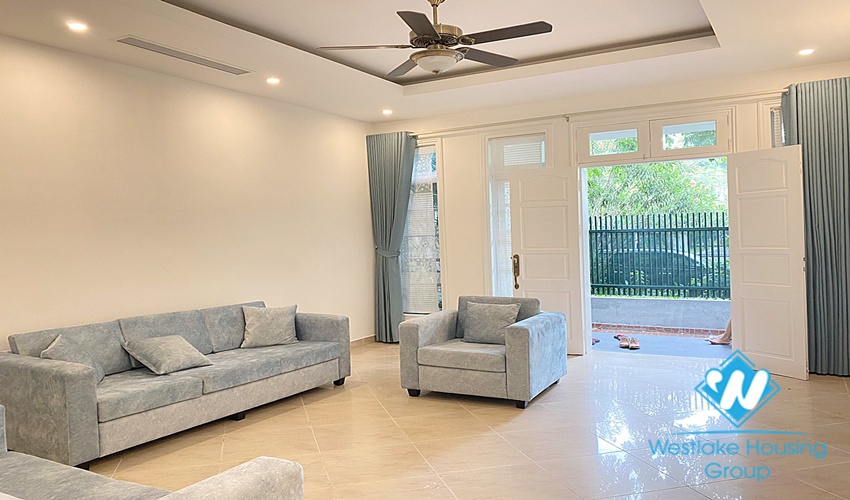 The renovating 4-bedrooms house in C block, walking distance to UNIS was buil